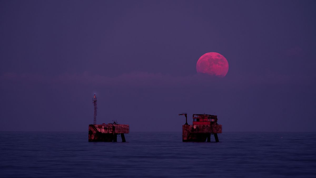 Truskawkowy Księżyc pojawi się w nocy 11/12 czerwca 2025