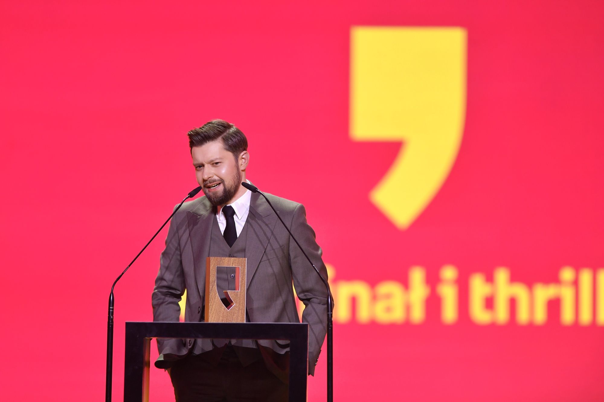 Remigiusz Mróz komentuje plotki o romansie z Joanną Opozdą. Wymowny wpis pisarza