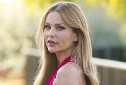 Letnia rewia mody w kostiumach kąpielowych w wykonaniu Pauliny Sykut-Jeżyny