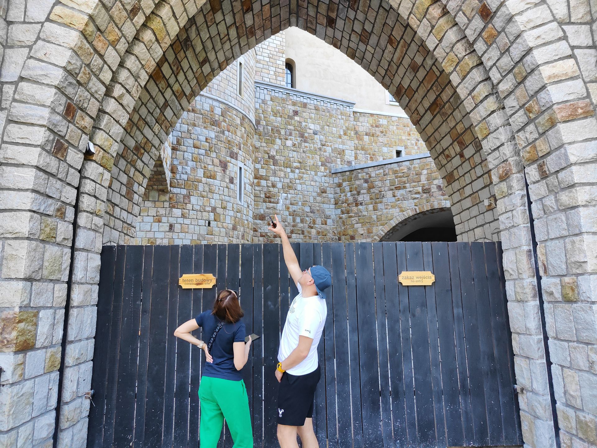 Zamku w Stobnicy wciąż nie można zwiedzać - tylko jego okolicę