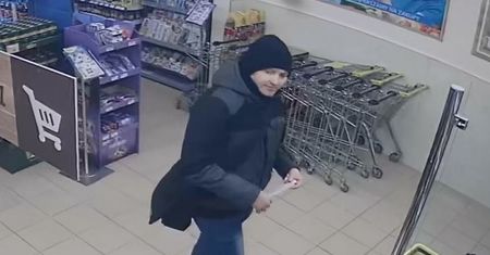 Lublin: Zboczeniec zaatakował kobietę na klatce schodowej bloku. Kto go rozpoznaje?