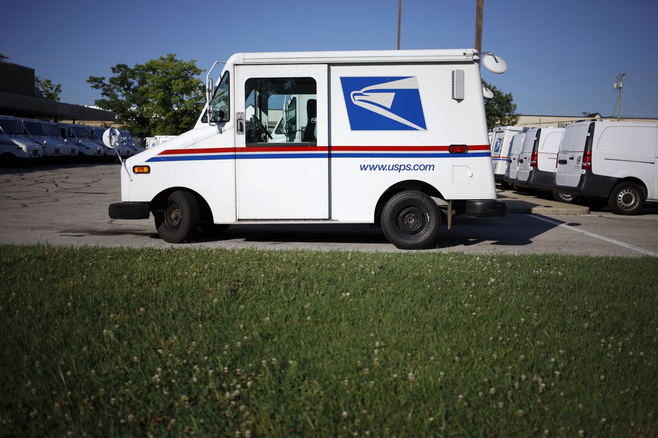 In Ohio, a postal van wins a race against Ford Mustang
