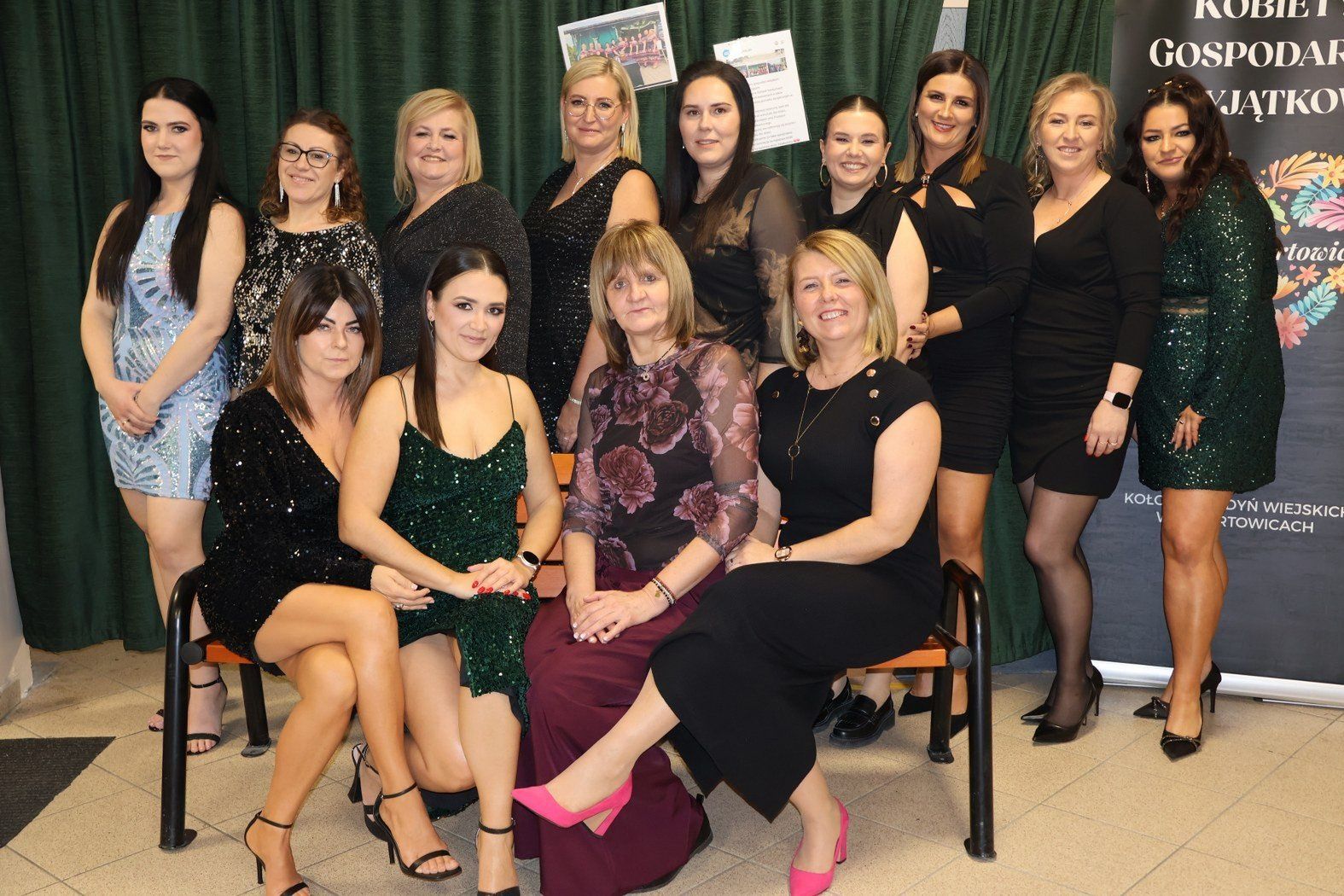 Andrzejki to wieczór pełen magii. Tym razem prawdziwymi czarodziejkami były panie z Koła Gospodyń Wiejskich z Lenartowic, dzięki którym na parkiecie w sali wiejskiej w Kowalewie zadziała się prawdziwa magia! To było andrzejkowe szaleństwo na całego!