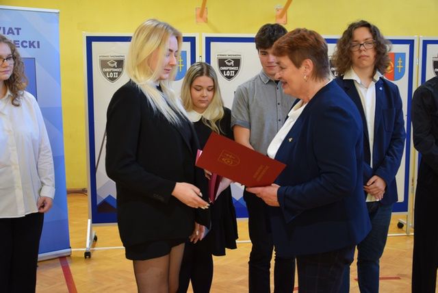 Najzdolniejsi odebrali certyfikaty językowe [Galeria]