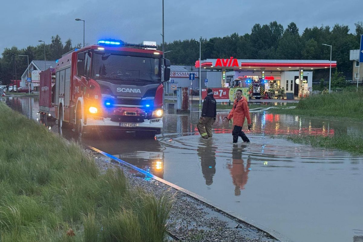 Blisko 380 interwencji po nawałnicach w woj. śląskim. "To była ciężka noc"