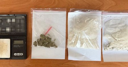 Mefedron i marihuana w mieszkaniu. 26-latka z Puław usłyszała zarzuty