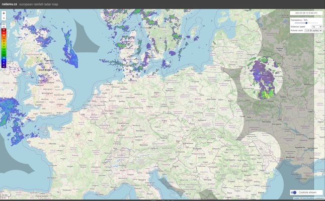Widok chmur deszczowych nad Europą dzięki radarom RadarEU.cz