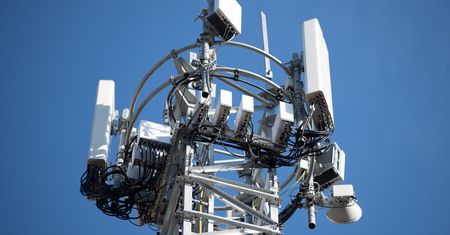 Brak decyzji rządu i UKE w sprawie 5G. Inwestycja za ok. 2,5 mld zł wstrzymana