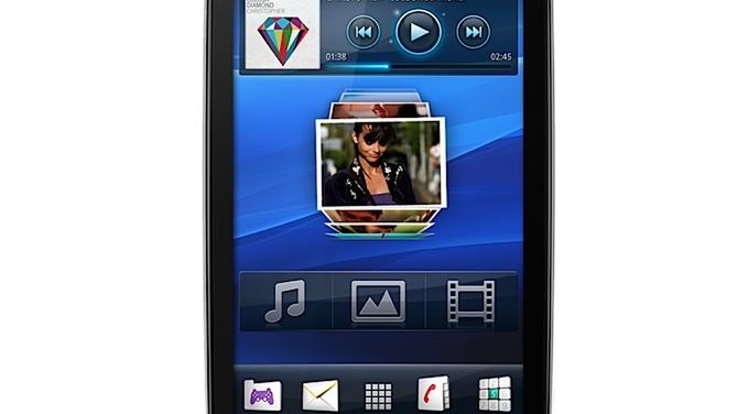 Xperia PLAY na wideo 1