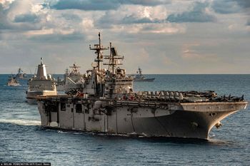 Działo się w nocy. Amerykanie gromadzą wojsko wokół Iranu