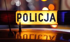 Konstantynów Łódzki. Auto wjechało w budynek mieszkalny. Pojazd przebił dwie ściany
