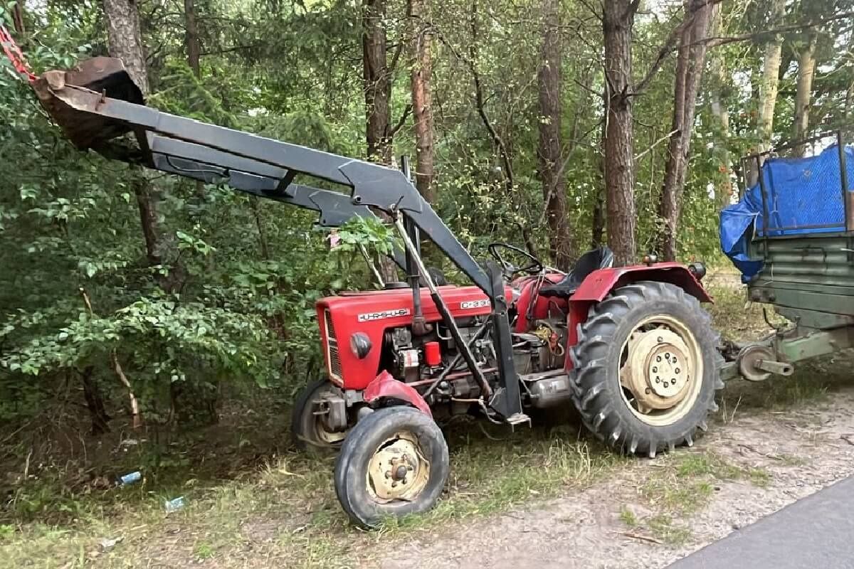 Zderzenie busa z ciągnikiem rolniczym