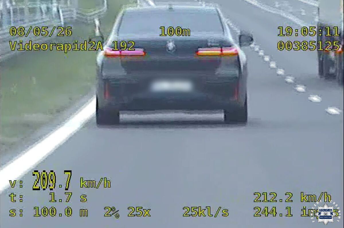 Ponad 200 km/h na S7. Dwoje kierowców zatrzymanych przez policję