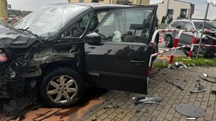 Pyrzowice: Cztery kobiety ranne po zderzeniu dwóch osobówek. Kierowca BMW nie ustąpił pierwszeństwa