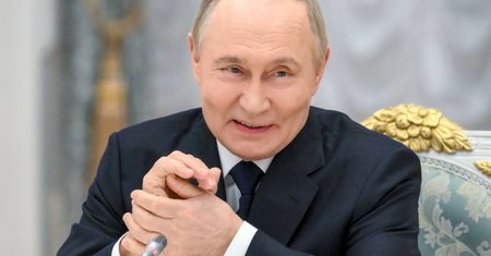 Wojna w imię obrony "tradycyjnych wartości". Bajka Putina nadal działa na Rosjan