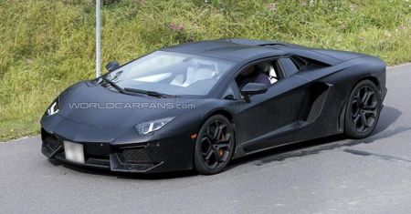 Lamborghini Aventador Roadster z ręcznie zdejmowanym dachem?