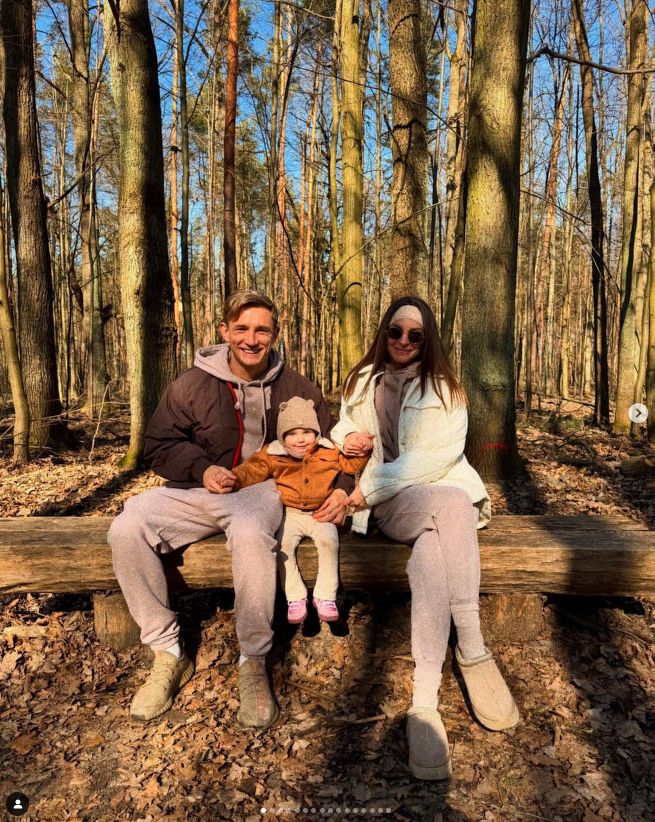 Jakub i Paulina Rzeźniczakowie z córką