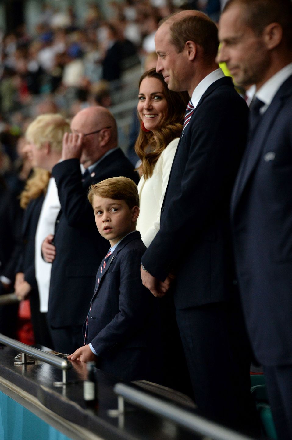 Książę George ogląda finał Euro 2020 z księciem Williamem i księżną Kate