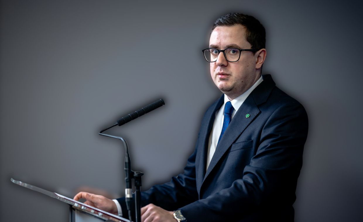 Motyka drwi z Czarnka w WP. Chce węgla, a dom "obłożył OZE"