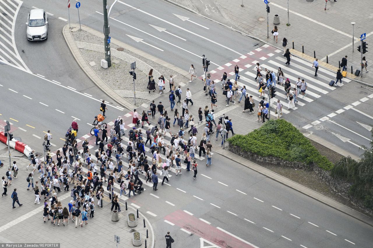 Serdeczni czy zazdrośni? Jak naprawdę widzą się Polacy