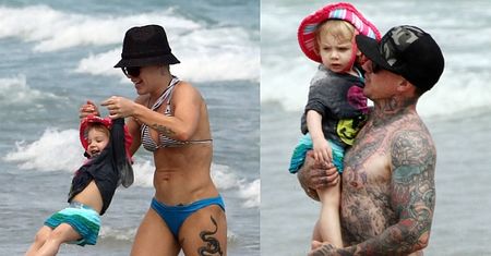 Pink z mężem i córką na plaży (ZDJĘCIA)