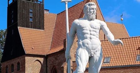Hel bez Neptuna. Słynna atrakcja turystyczna zniknęła z bulwaru