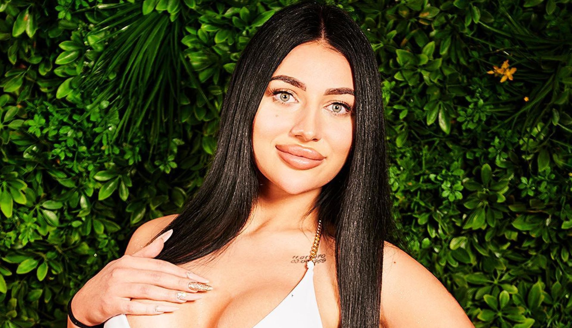 Yalangoch Julia ovozli fotosurati