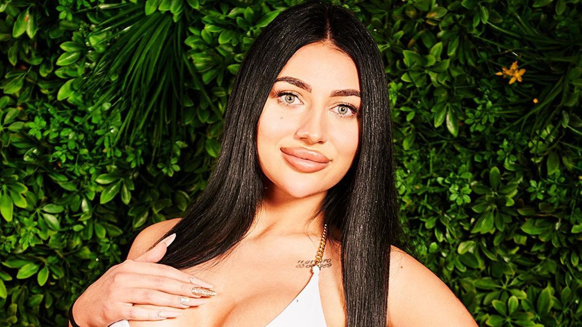 Julia z "Love Island"