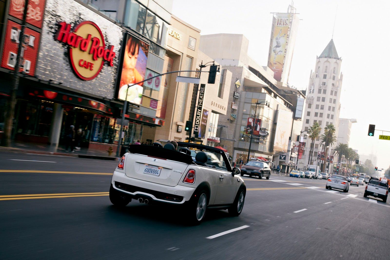 Galeria Mini jako celebracja sprzedaży półmilionowego egzemplarza w USA 34