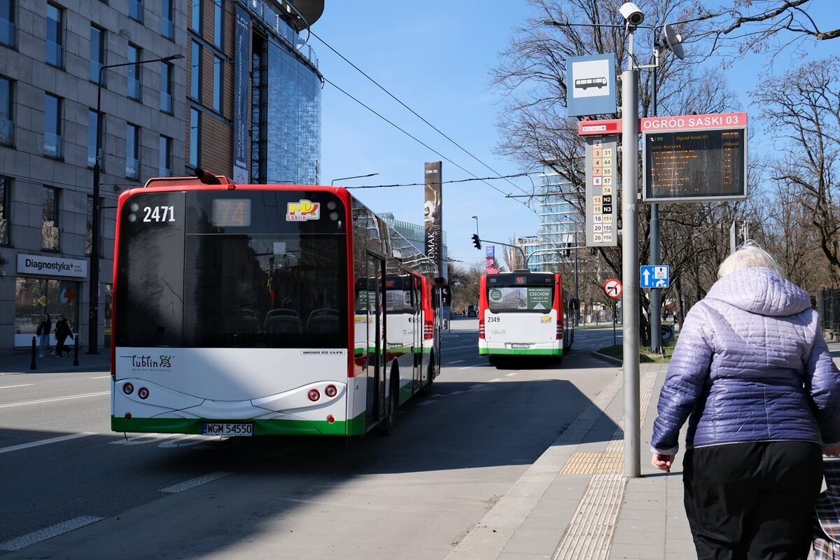 MPK Lublin chce wynająć kierowców autobusów. Na stole dwie oferty