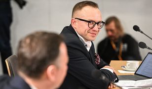 Soboń kłamał? "Nieformalnie to może kopać sąsiadce ogródek"