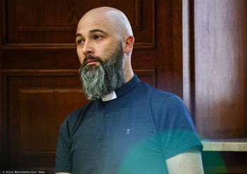 Ksiądz Olszewski stanął przed sądem. "Jestem nękany"