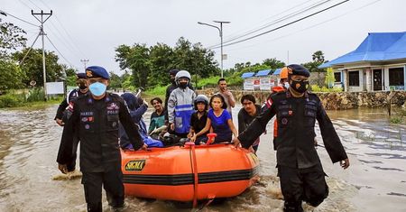 Tragiczne skutki powodzi w Indonezji. Nie żyje 155 osób
