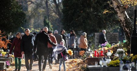 Efekt Wszystkich Świętych? "Wzrost zachorowań jest oczekiwany"
