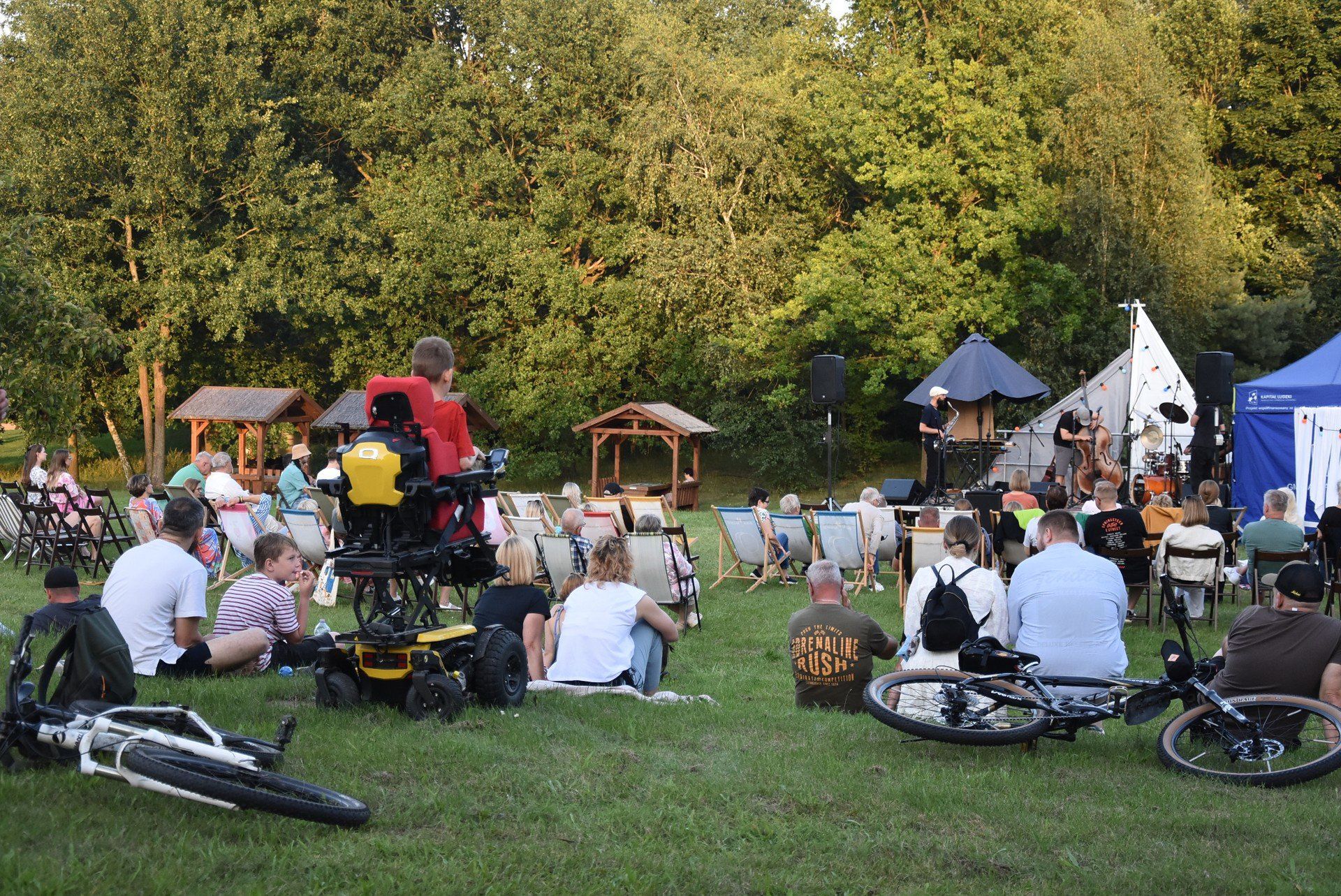 Koncert na plaży w Kobylcu