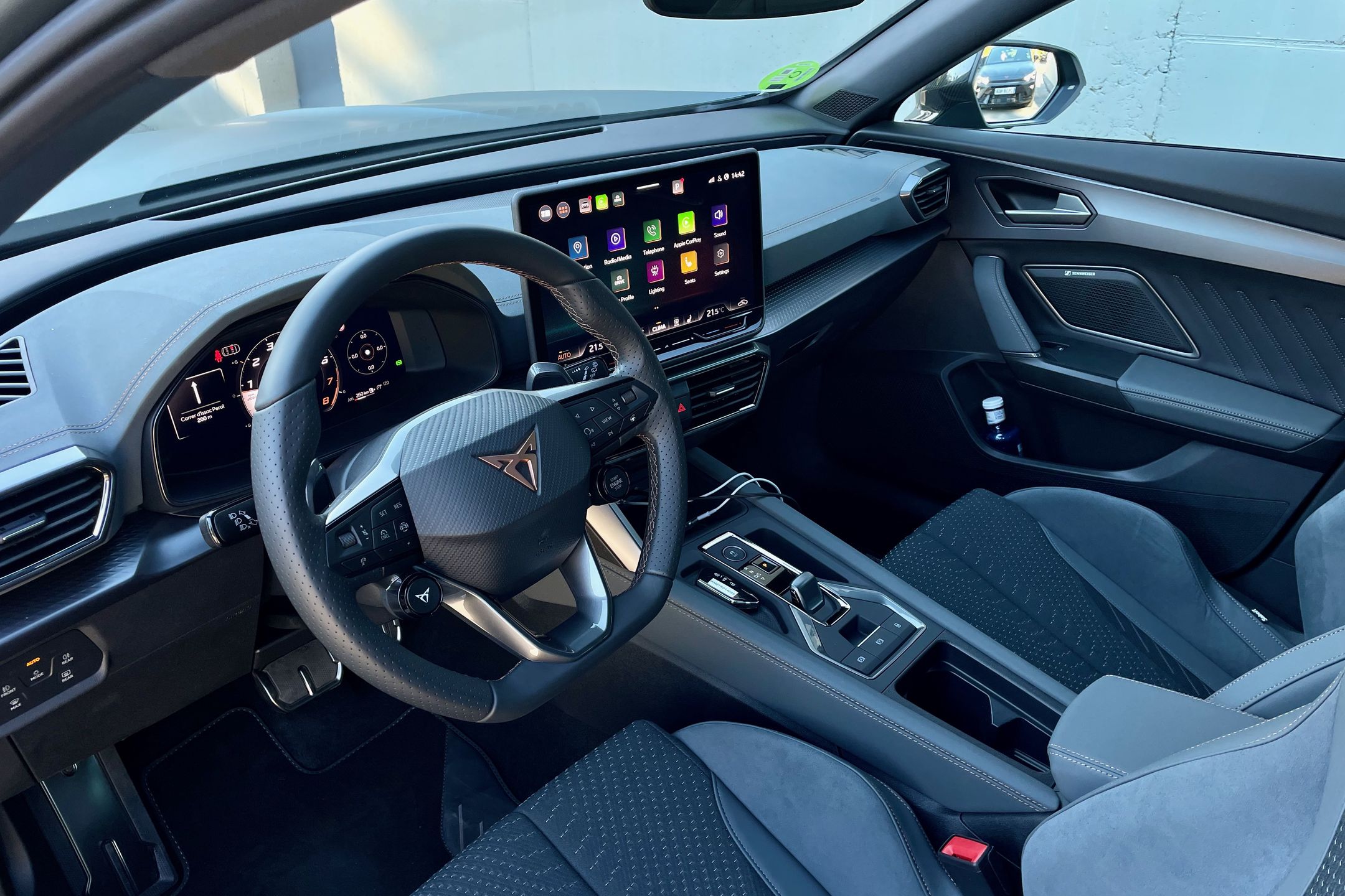 Wnętrza Cupry Leona VZ i Formentora VZ5 są identyczne