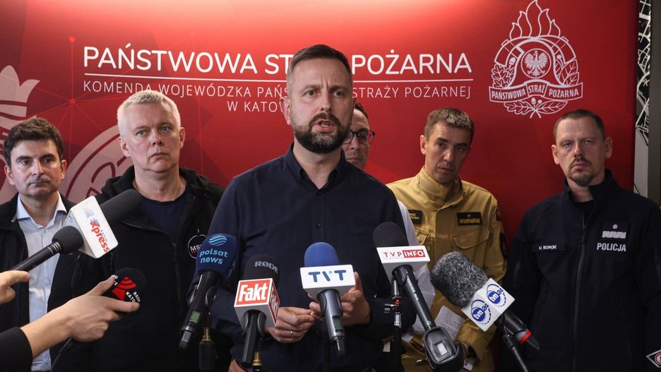 W�adys�aw Kosiniak-Kamysz, Tomasz Siemoniak, Marek W�jcik, Mariusz Feltynowski, Marek Boro�
Kasia Zaremba
deszcz, ni� genue�ski, odprawa, powodziowa, stan alarmowy, sztab, ulewa, zalania