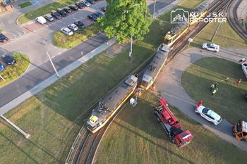 Zderzenie tramwajów przy wyjeździe z pętli. Oba zostały wykolejone z torów