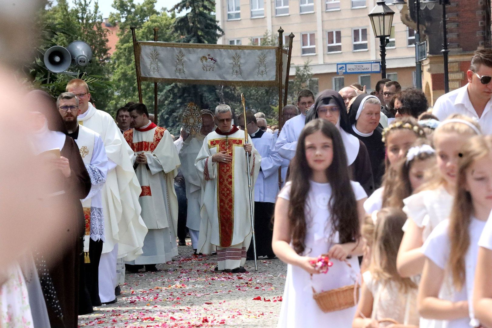 Boże Ciało w Legnicy. Tymi ulicami przejdą procesje. Będą utrudnienia w ruchu