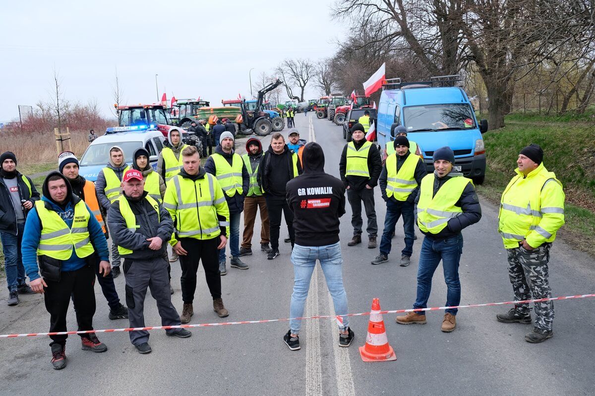 Protest rolników w Lublinie na skrzyżowaniu Zemborzycka - Osmolicka - Żeglarska