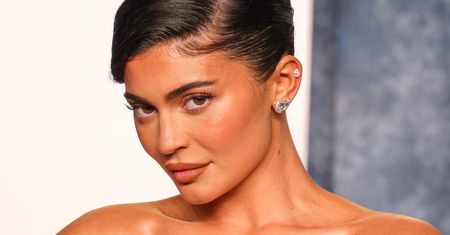 Kylie Jenner kusi w różowym bikini. "Jeśli mnie potrzebujesz, będę tutaj"