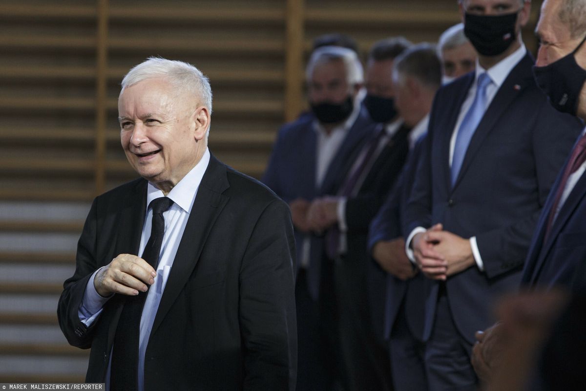 Jarosław Kaczyński wprowadza zmiany nie tylko w Zjednoczonej Prawicy. Trwają prace przed jego domem 