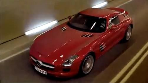 Mercedes SLS wyśmiał grawitację [wideo]