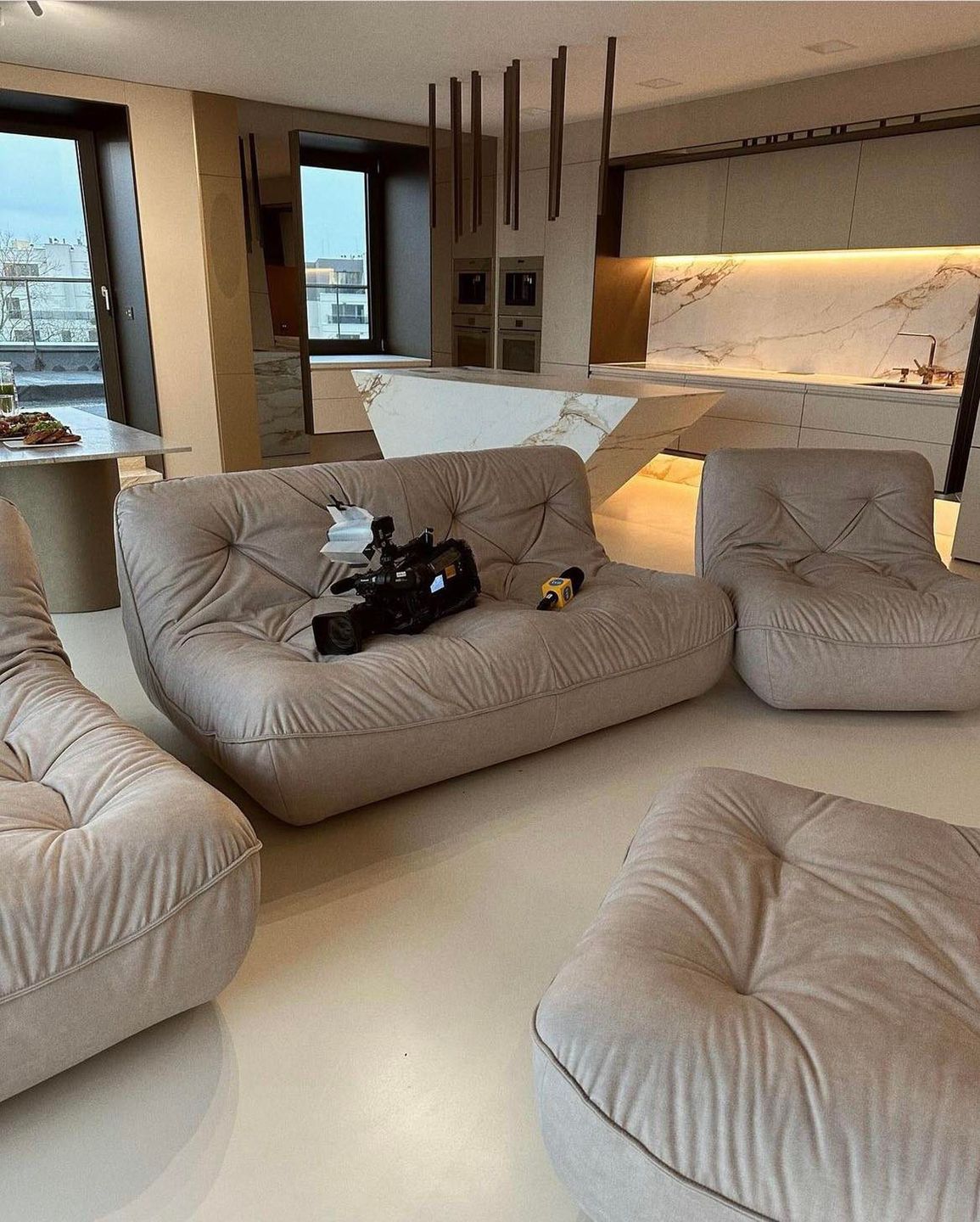 Klaudia El Dursi pokazała w telewizji swój 150-metrowy apartament
