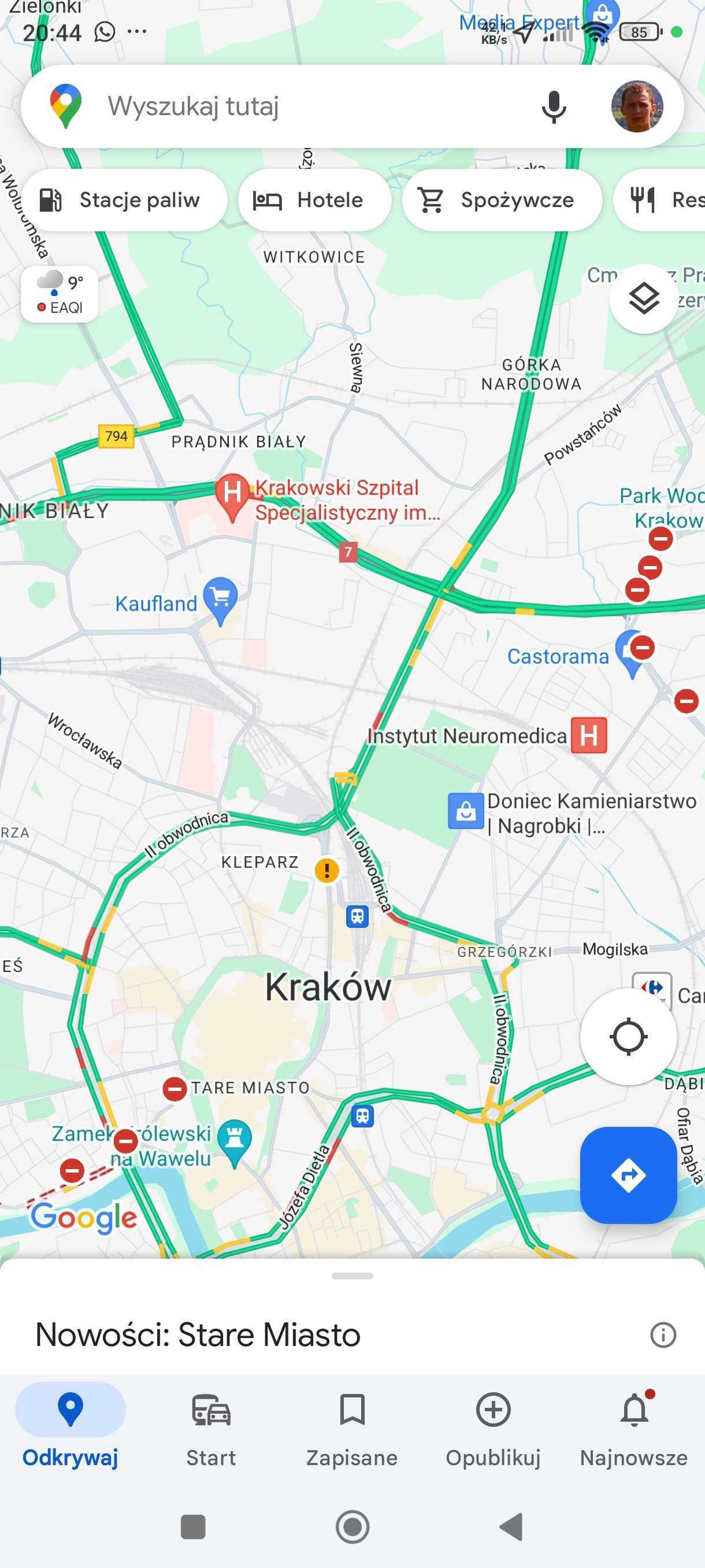 Jak włączyć natężenie ruchu w Google Maps na telefonie?