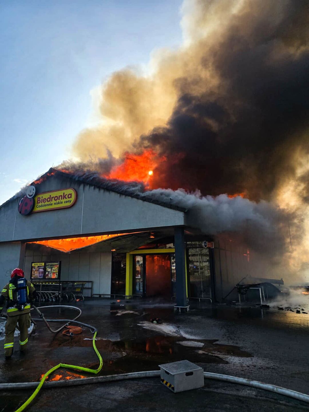 Pożar Biedronki w Polkowicach