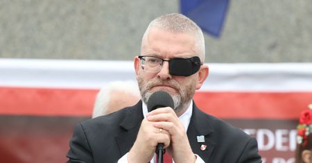 Chciał zmienić nazwę partii. Sąd zablokował ruch Brauna