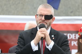 Chciał zmienić nazwę partii. Sąd zablokował ruch Brauna