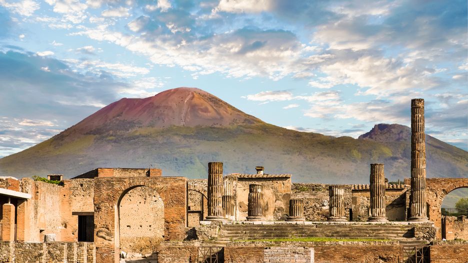 Pompeje z widokiem na Wezuwiusza. Fot. D. Brooks, Adobe Stock
