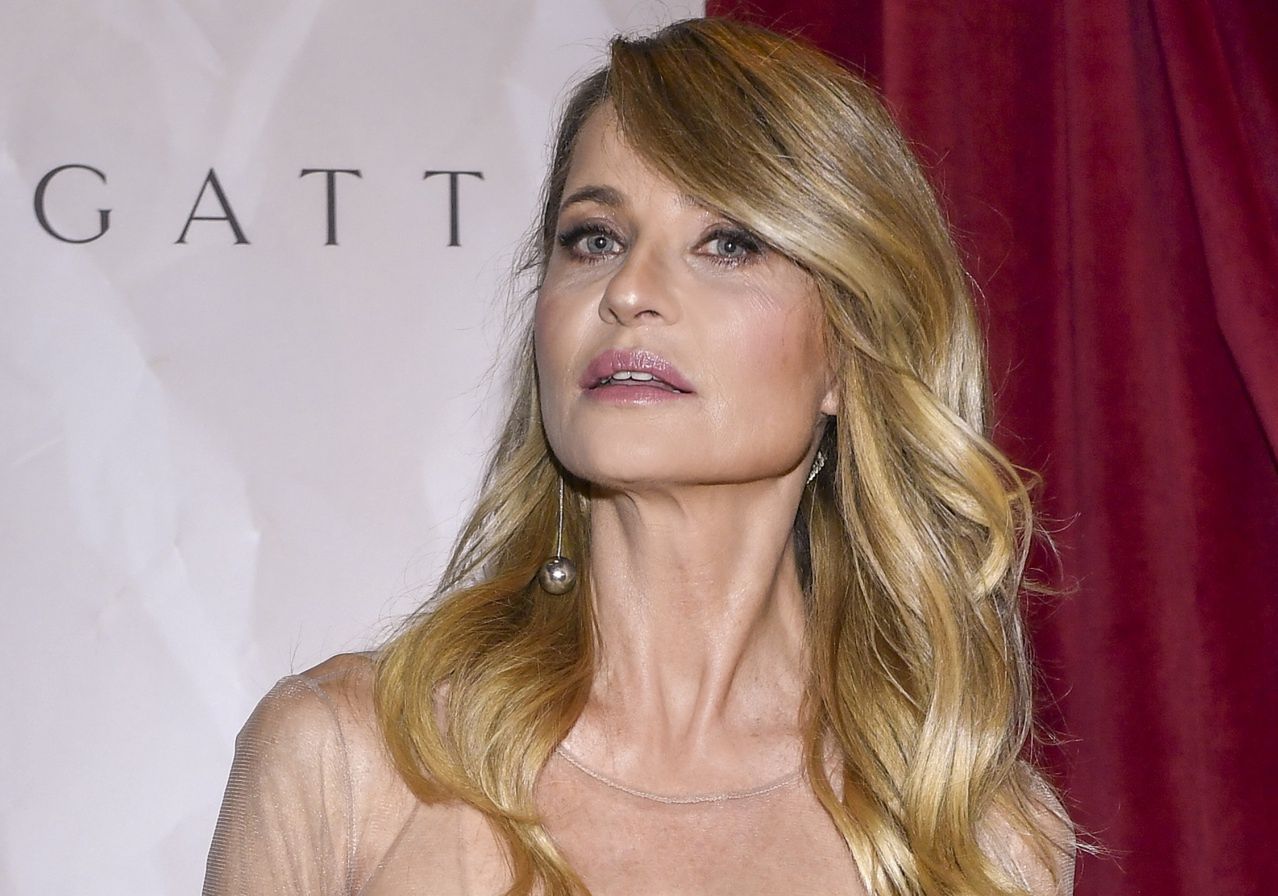 Kręglicka pozowała w mini. Dobrała do niej czarne rajstopy